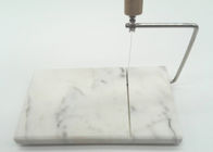 Placa de mármore branca do cortador do queijo, punho de madeira de mármore da placa de corte do queijo